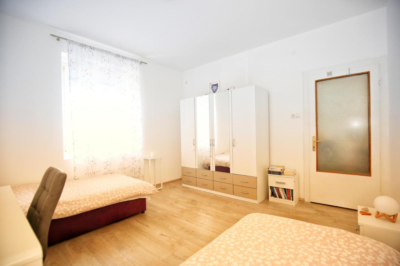Family Apartment Rijeka Bagian luar foto